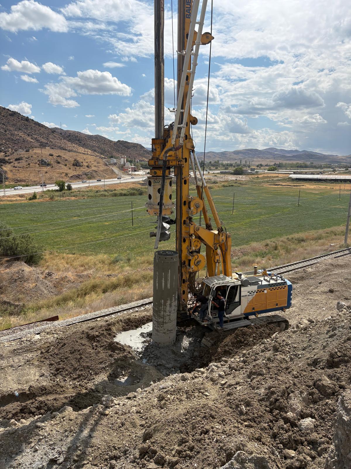 Fore kazık imalatı ve betonlama çalışması