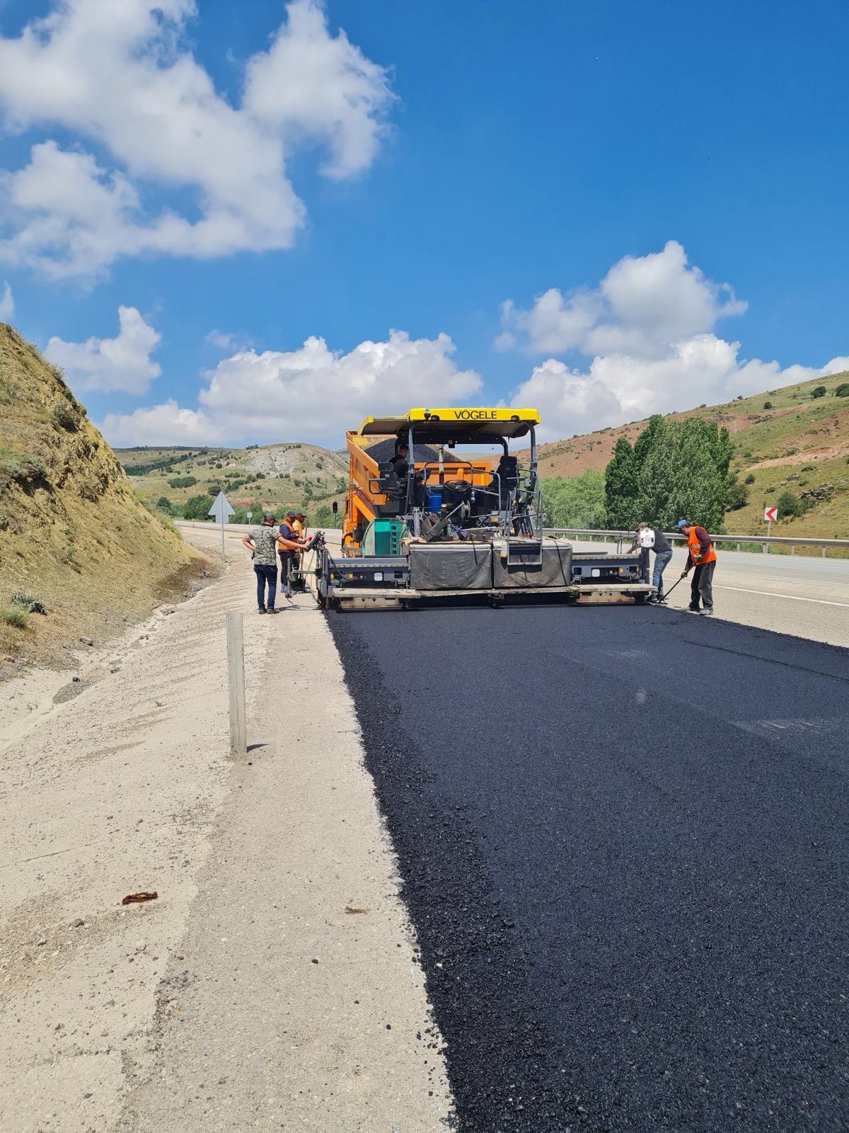 Finişer ile sıcak karışım asfalt serimi