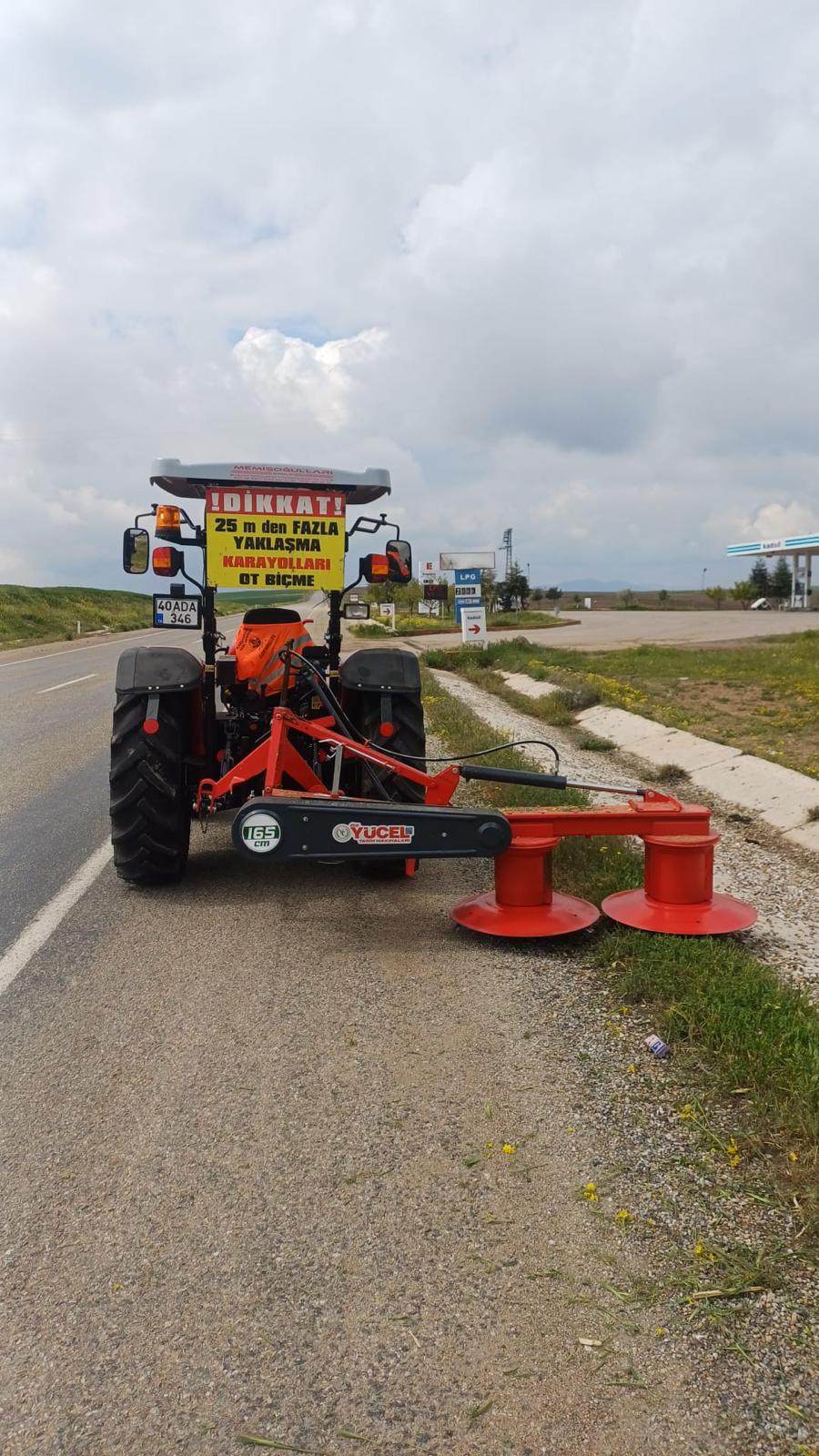 Karayolları ot biçme aracı