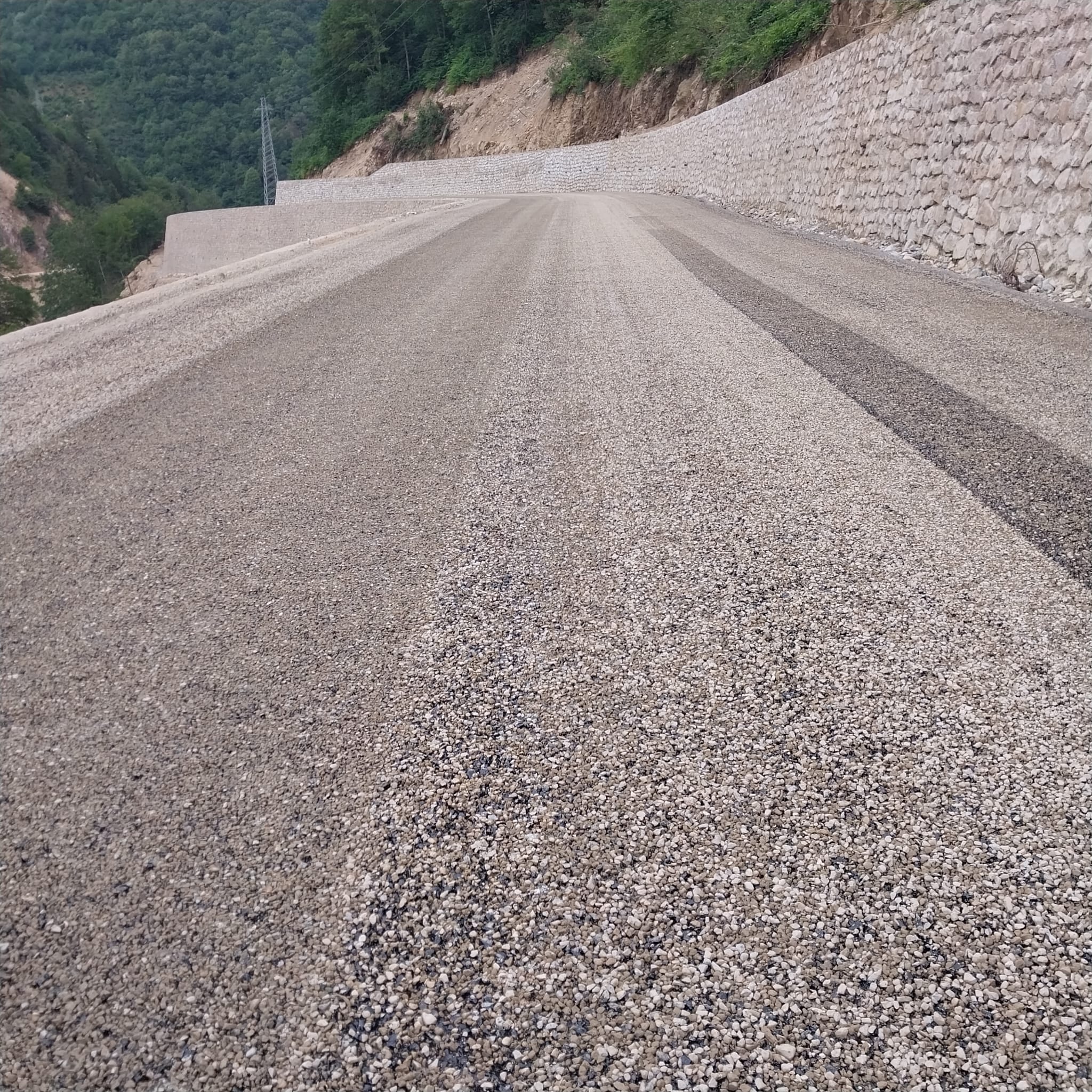 Sathi kaplaması tamamlanan dağ yolu